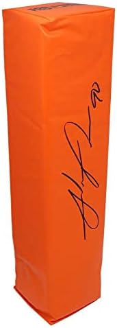 Julius Peppers potpisao je narandžasti endzon fudbalsku pilonu - autografirani fudbal