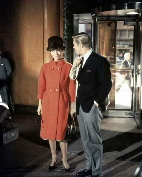 Audrey Hepburn & George Peppard unesite store 8x10