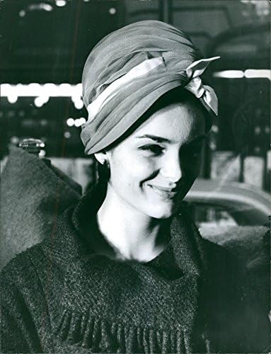 Vintage fotografija Sylvie Casablancas, u šeširu, nasmijana.